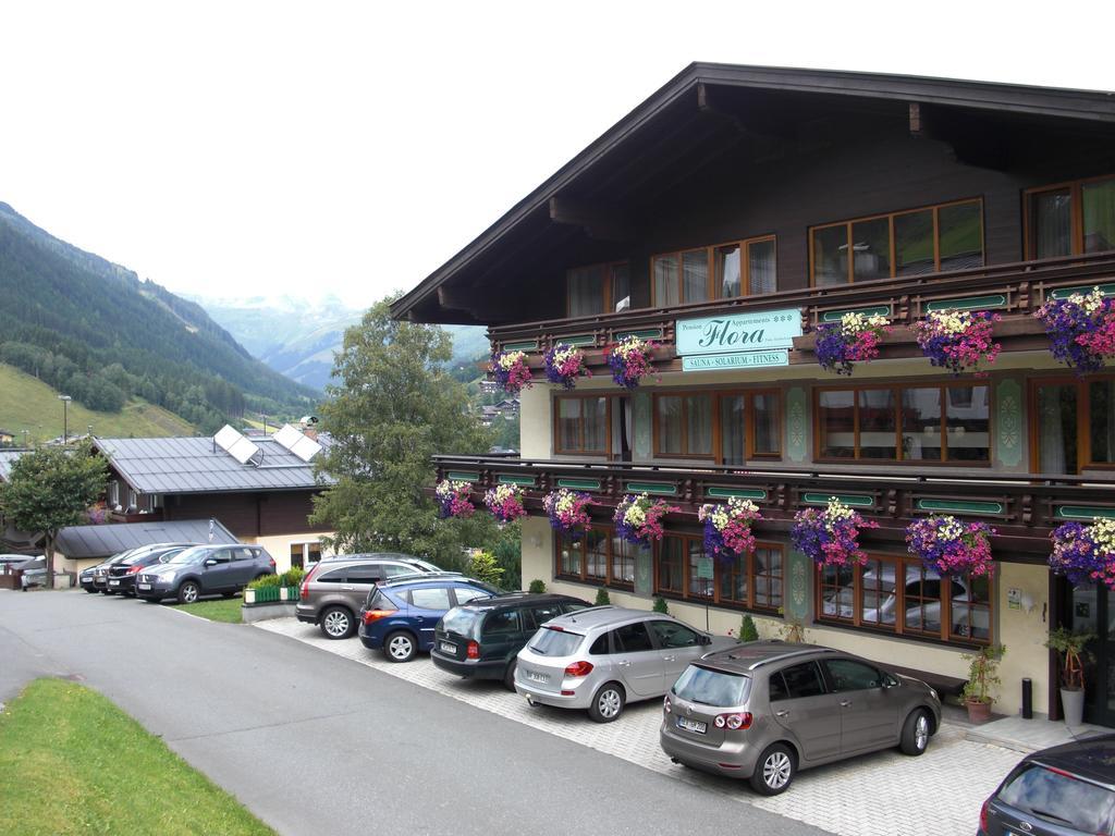 Hotel-Pension Flora Заалбах-Хинтерглем Екстериор снимка
