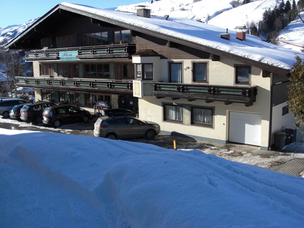 Hotel-Pension Flora Заалбах-Хинтерглем Екстериор снимка