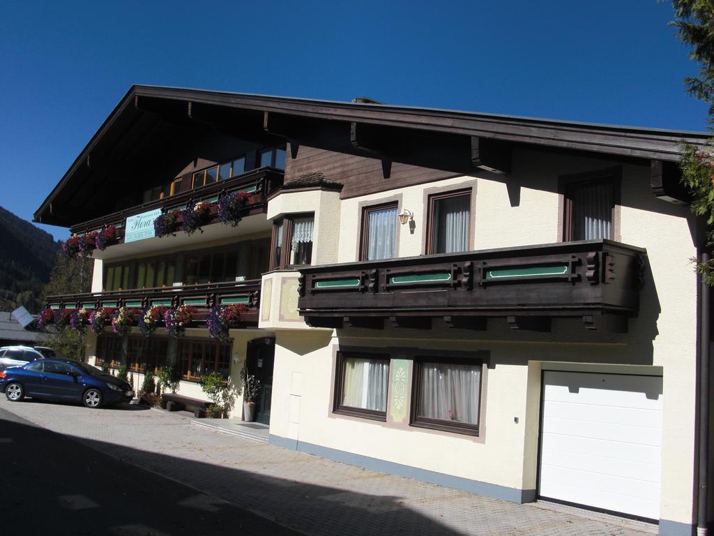 Hotel-Pension Flora Заалбах-Хинтерглем Екстериор снимка